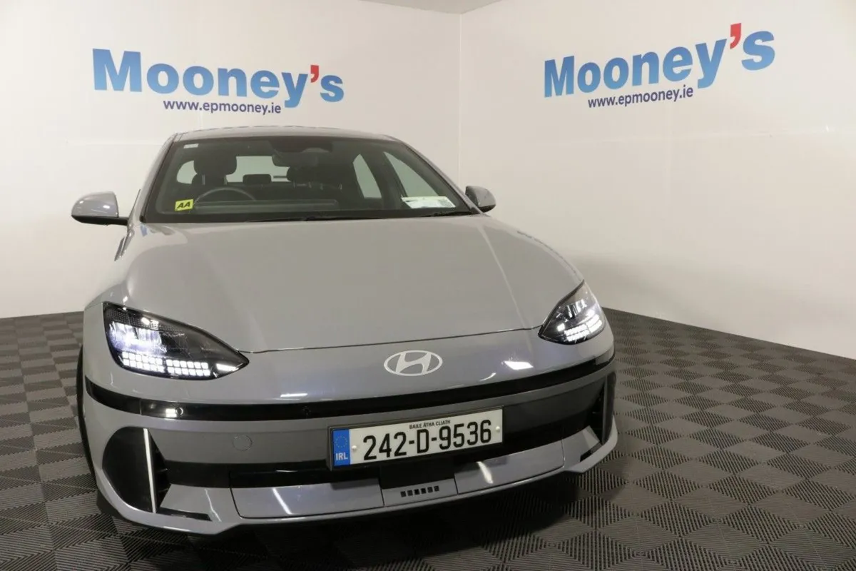 Hyundai Ioniq 6 Signature 53 kWh EV Saloon - Image 2