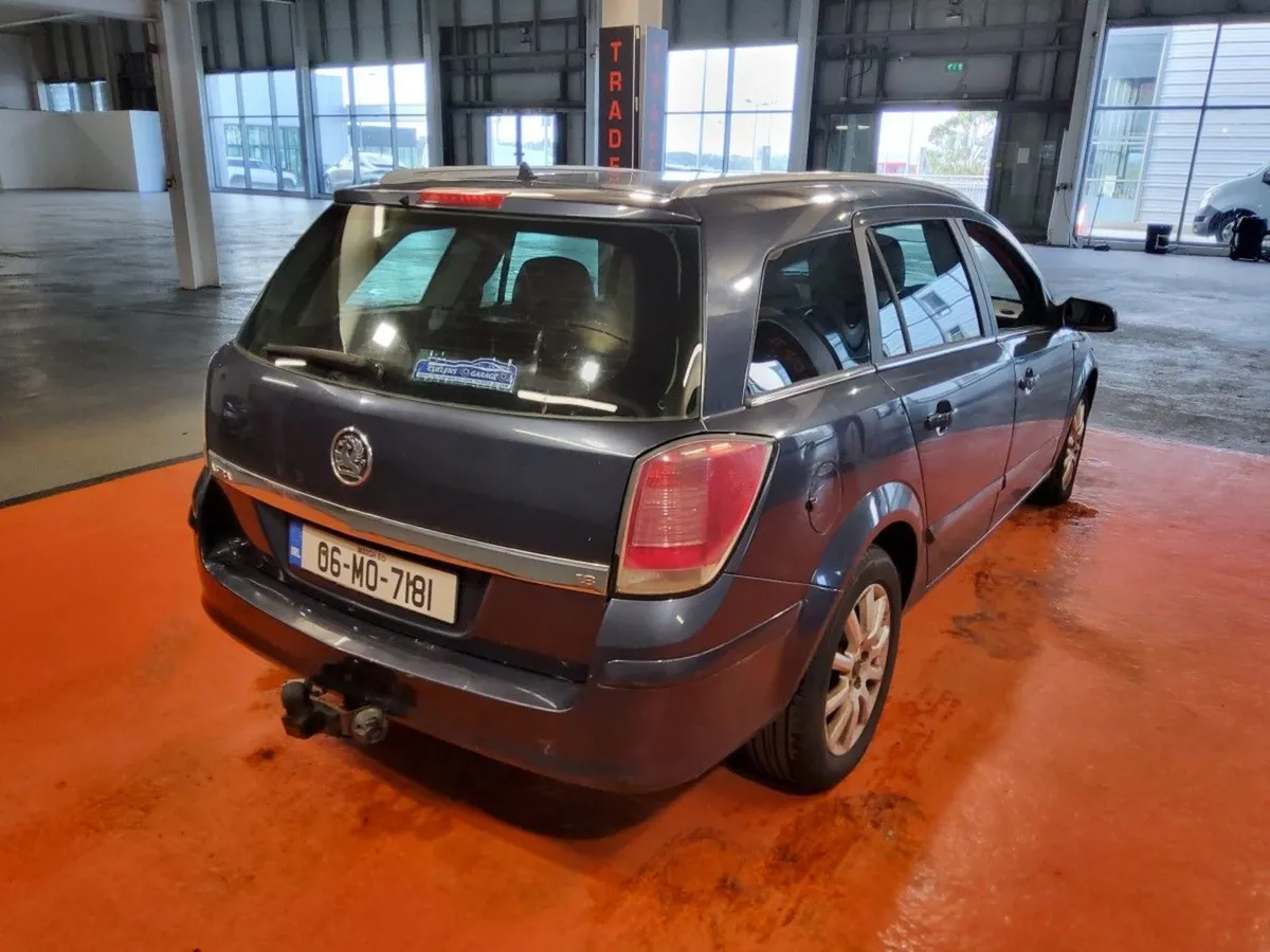 Vauxhall Astra Astra 1.8 Design 5 DR AUT - Image 3