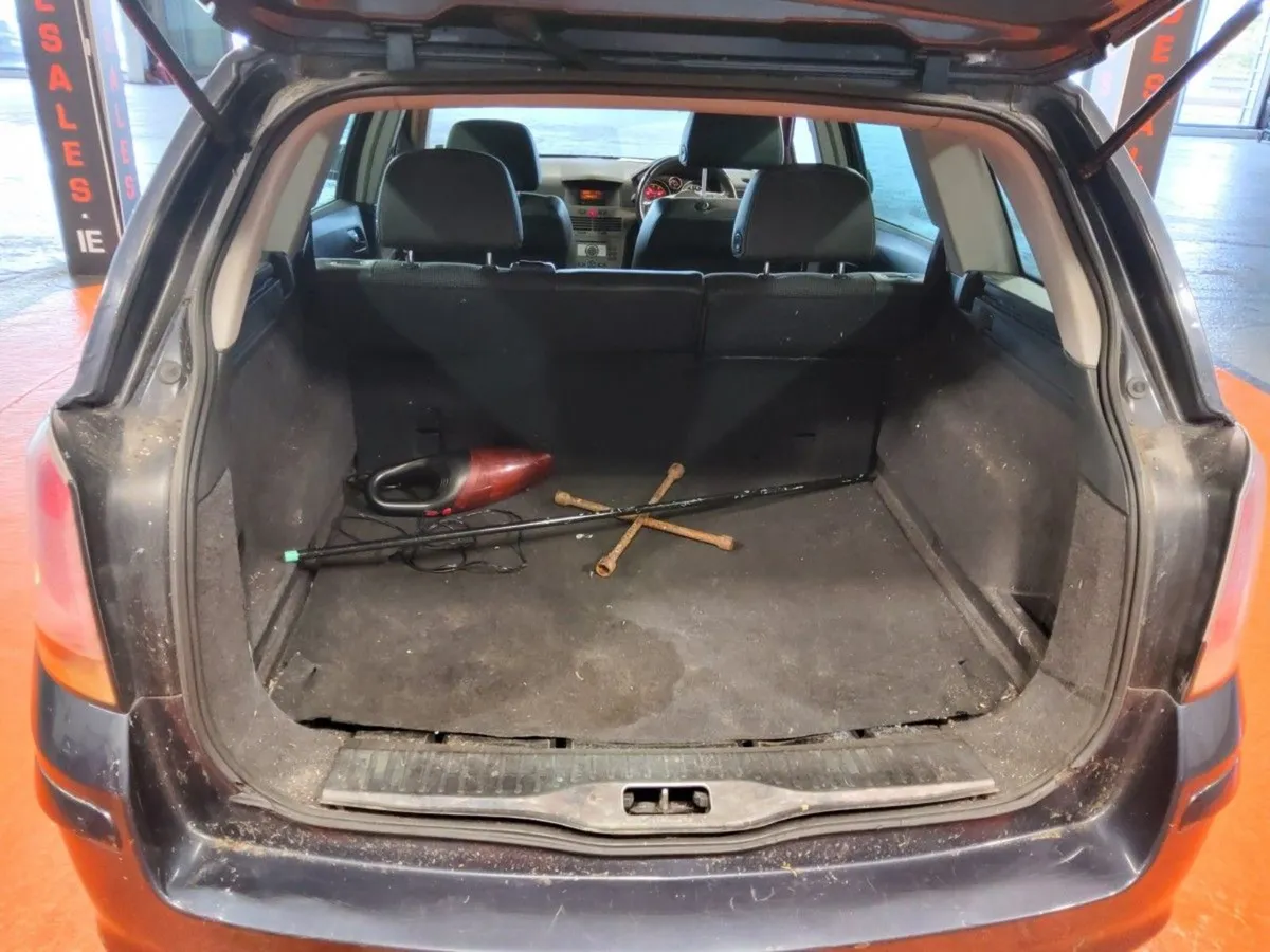 Vauxhall Astra Astra 1.8 Design 5 DR AUT - Image 4