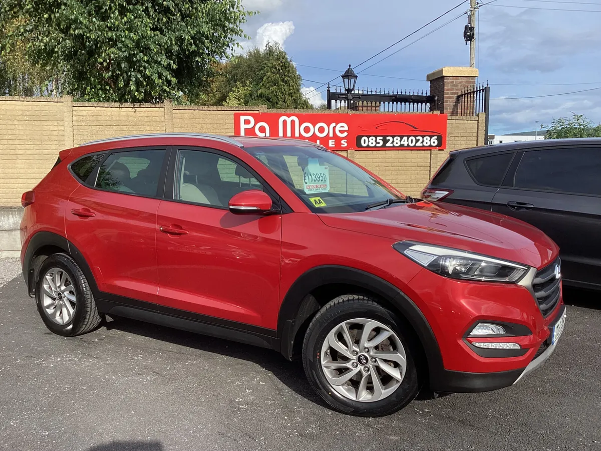 Hyundai Tucson ** EXECUTIVE * 1 OWNER - Image 2