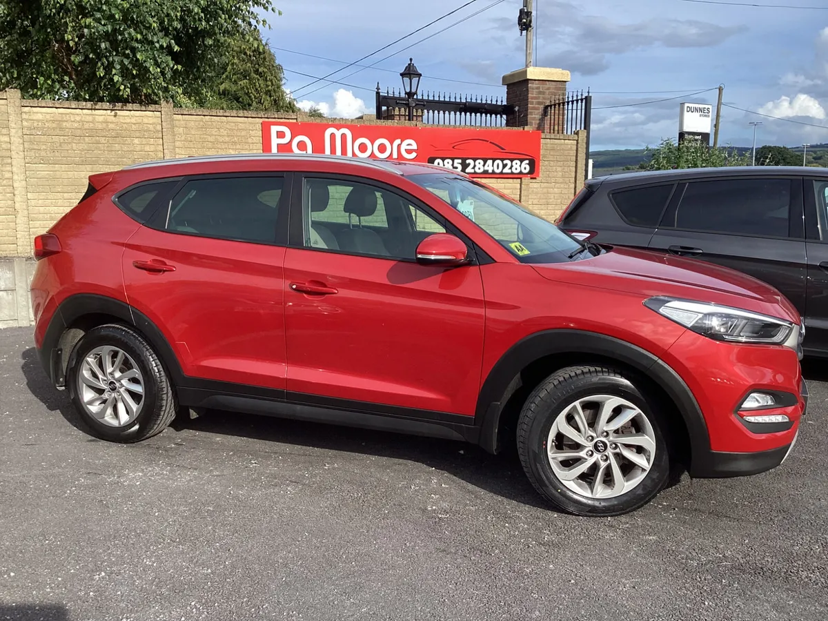 Hyundai Tucson ** EXECUTIVE * 1 OWNER - Image 3