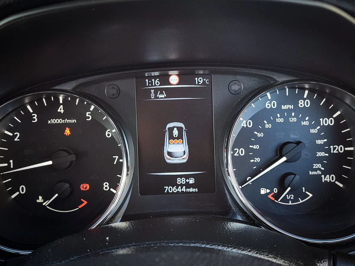 2014 Nissan Qashqai - Image 2