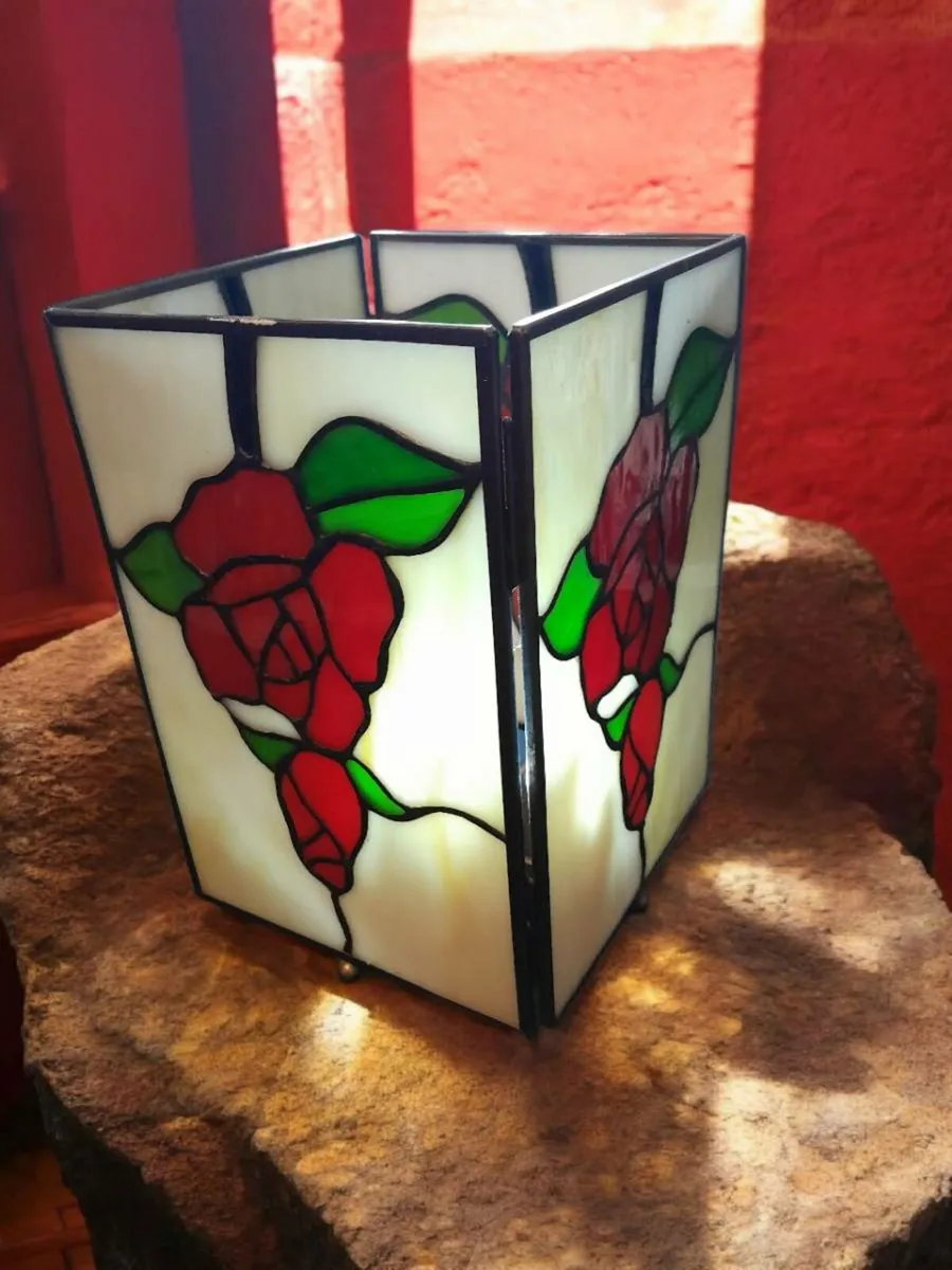 Beautiful stained glass lampshade/candleholder - Image 1