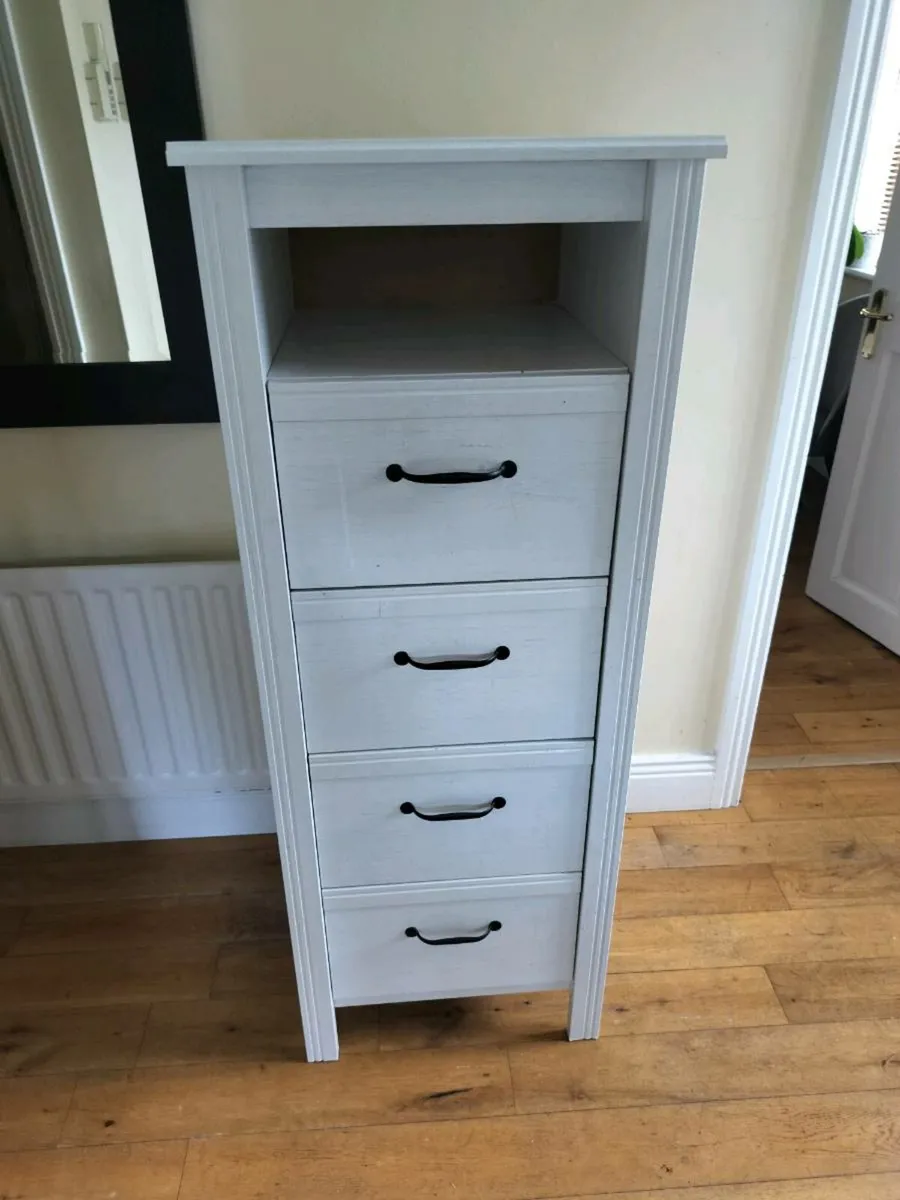 Chest of 4 drawers