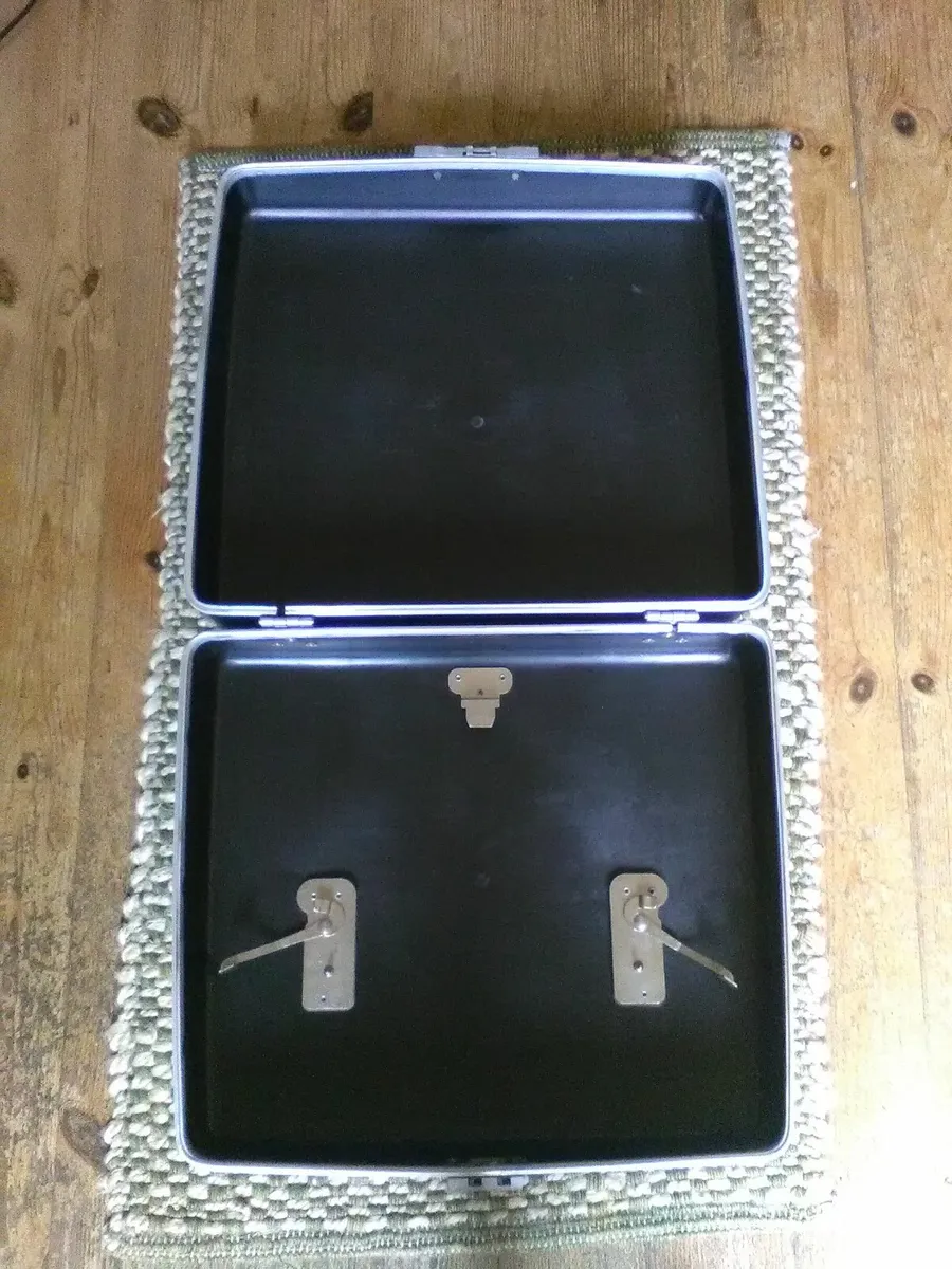 Portable Imperial Safari Typewriter & Black Case - Image 4