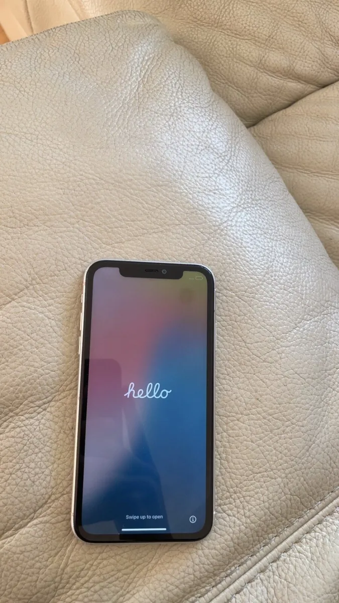 iPhone 11 - Image 1