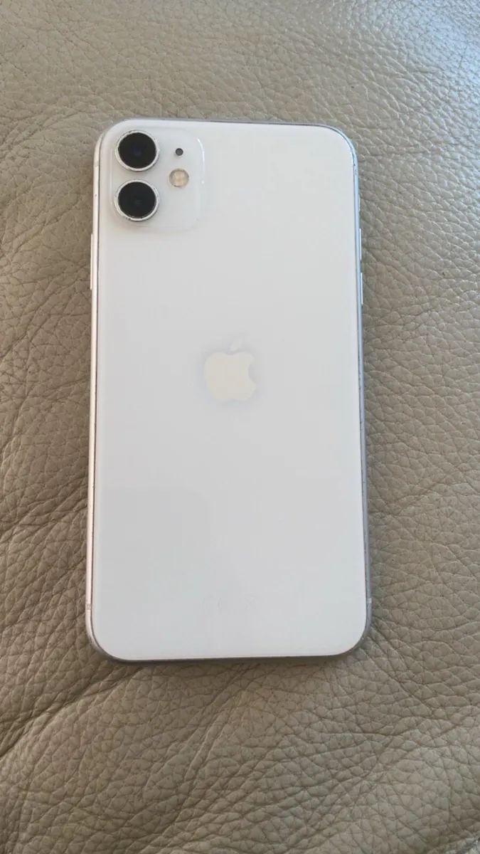 iPhone 11 - Image 2