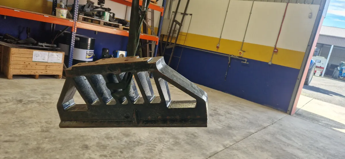 CASE maxxum weight carrier - Image 4
