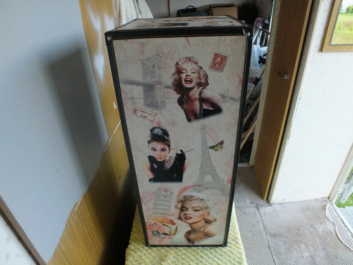 Locker - Image 2