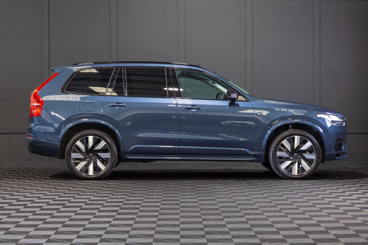 242 Volvo XC90 Recharge T8 Plus 7 Seater - Image 2