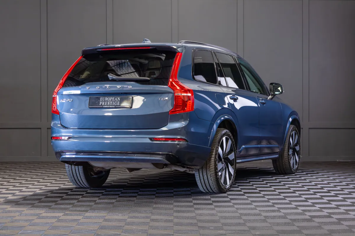242 Volvo XC90 Recharge T8 Plus 7 Seater - Image 3