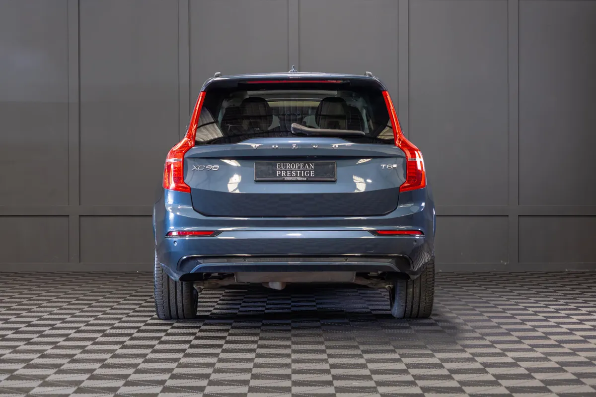 242 Volvo XC90 Recharge T8 Plus 7 Seater - Image 4