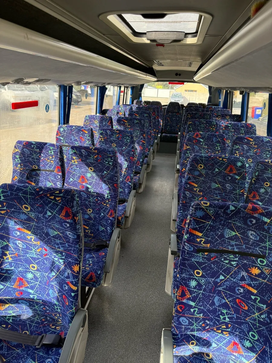 Buses & coaches - Image 2
