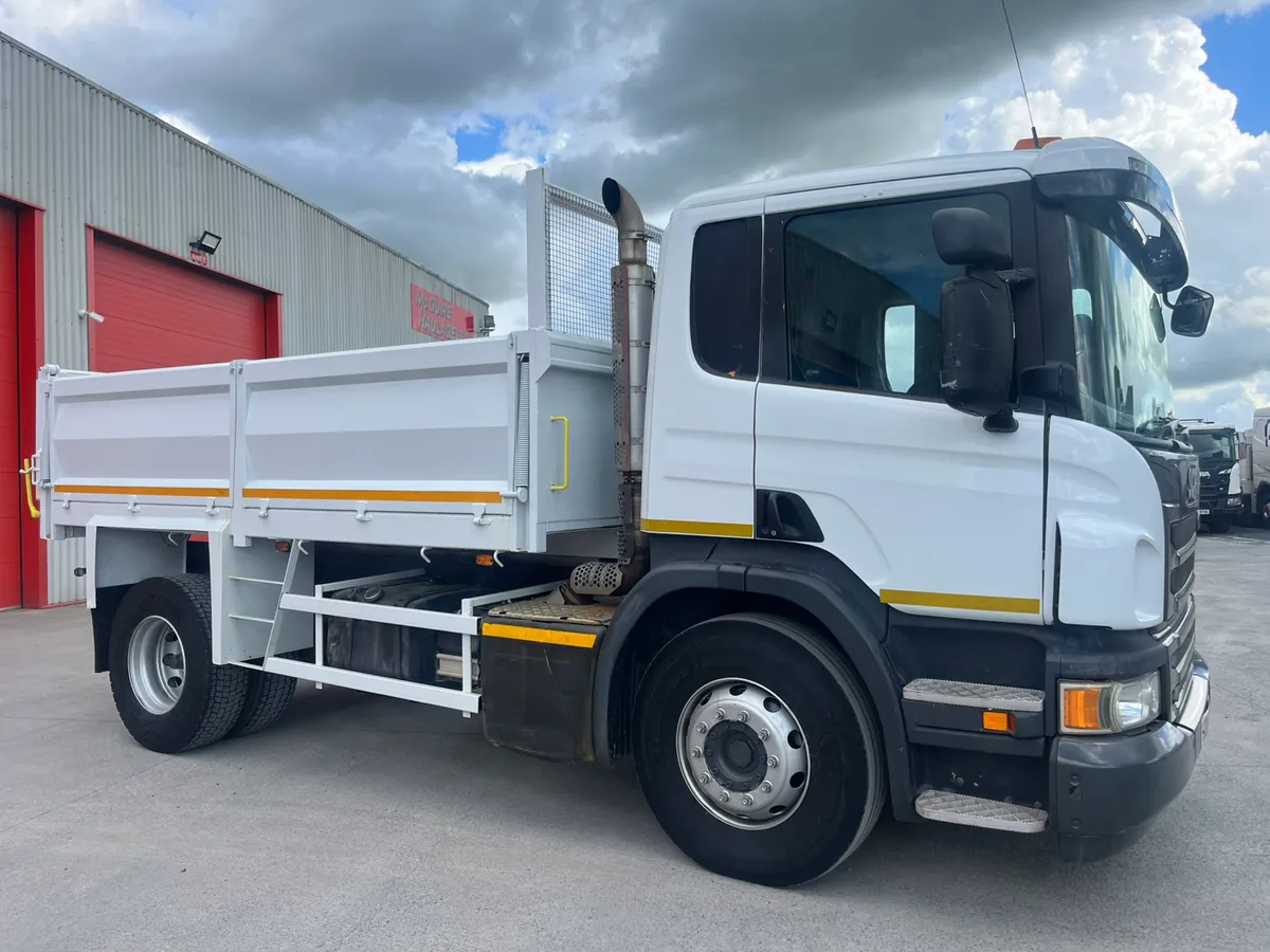 2015 SCANIA P250 - Image 3