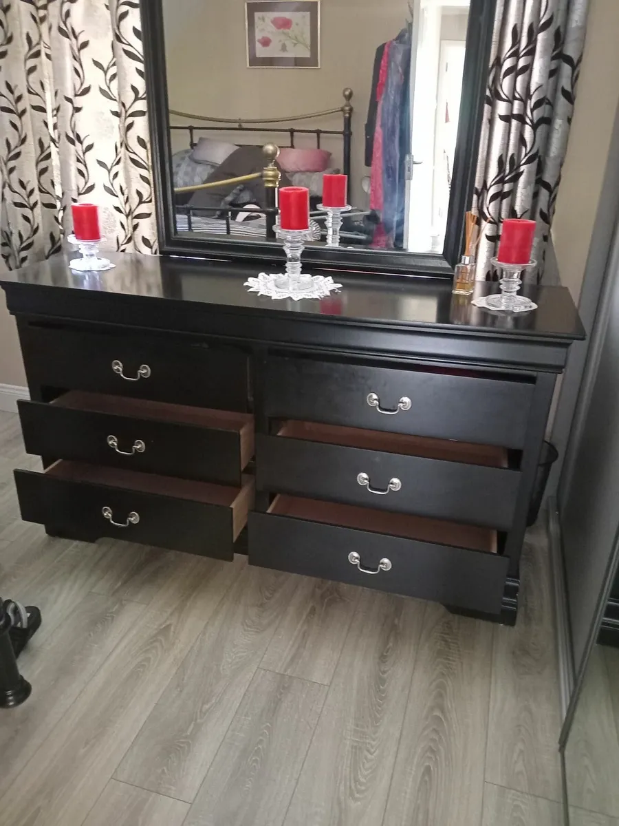 Bedroom furniture - Image 2
