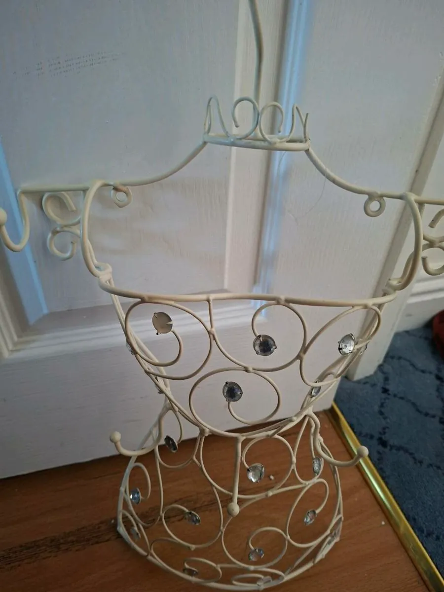 Large Cream Metal Jewellery Holder