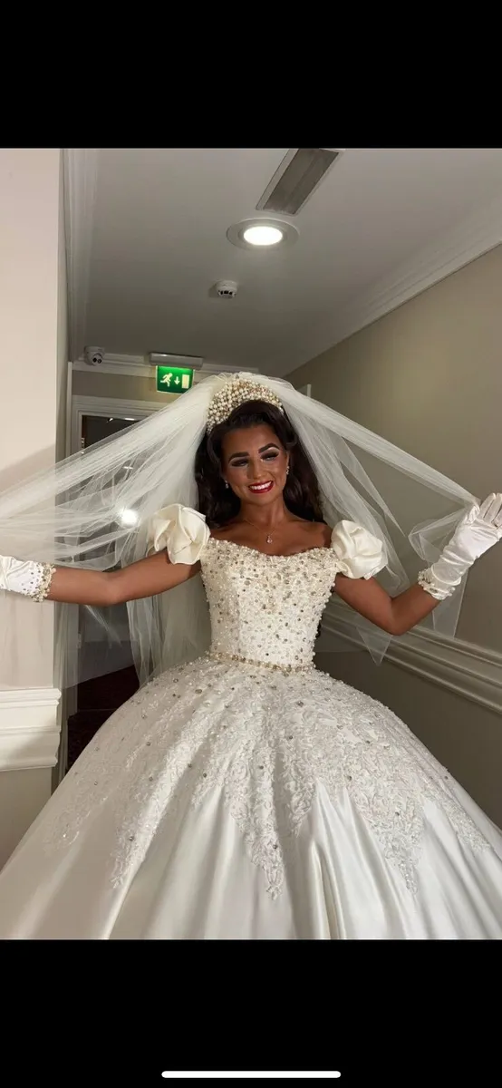 Wedding dress - Image 3