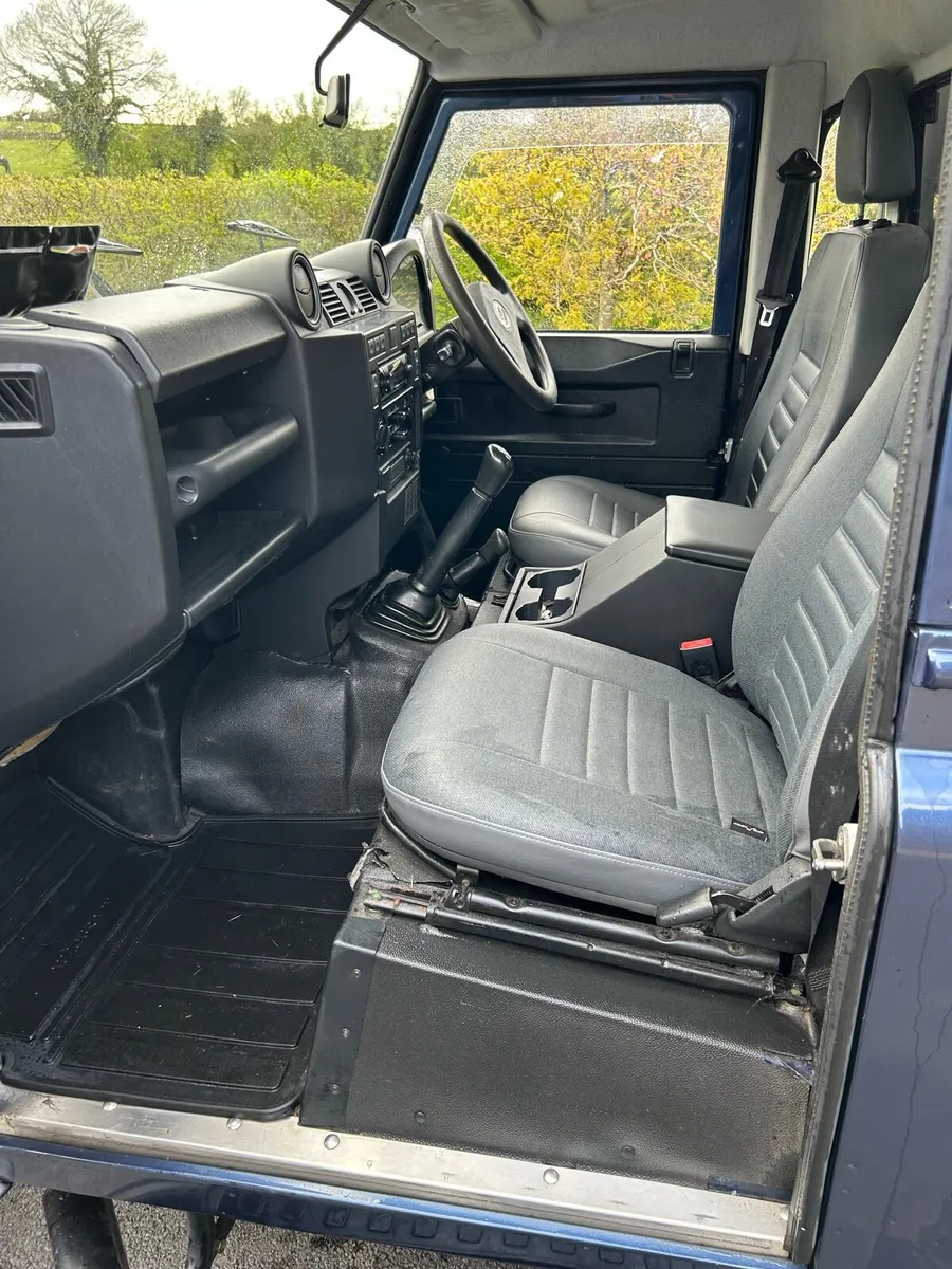 Landrover Defender - Image 4