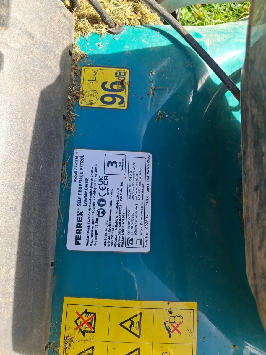 Petrol lawnmomer - Image 1