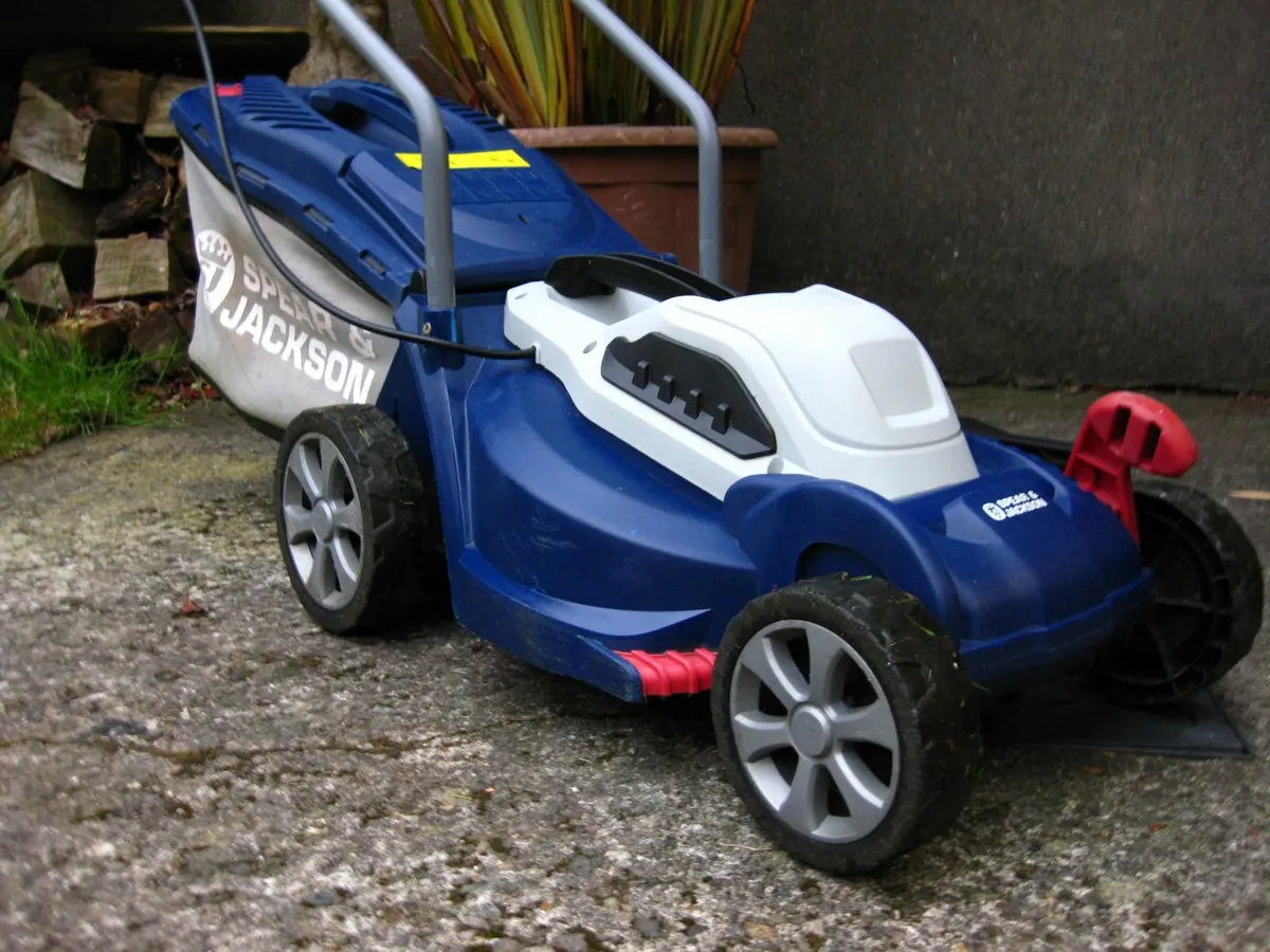 Spotless Spear & Jackson Electric Mower. - Image 2