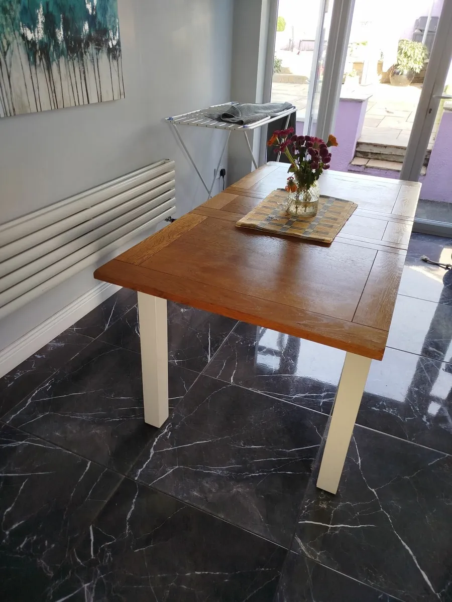 Kitchen table - Image 1