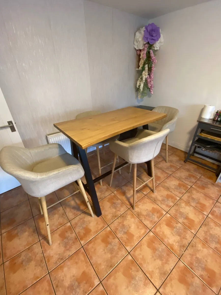 4 Piece Table and Chairs - Image 2