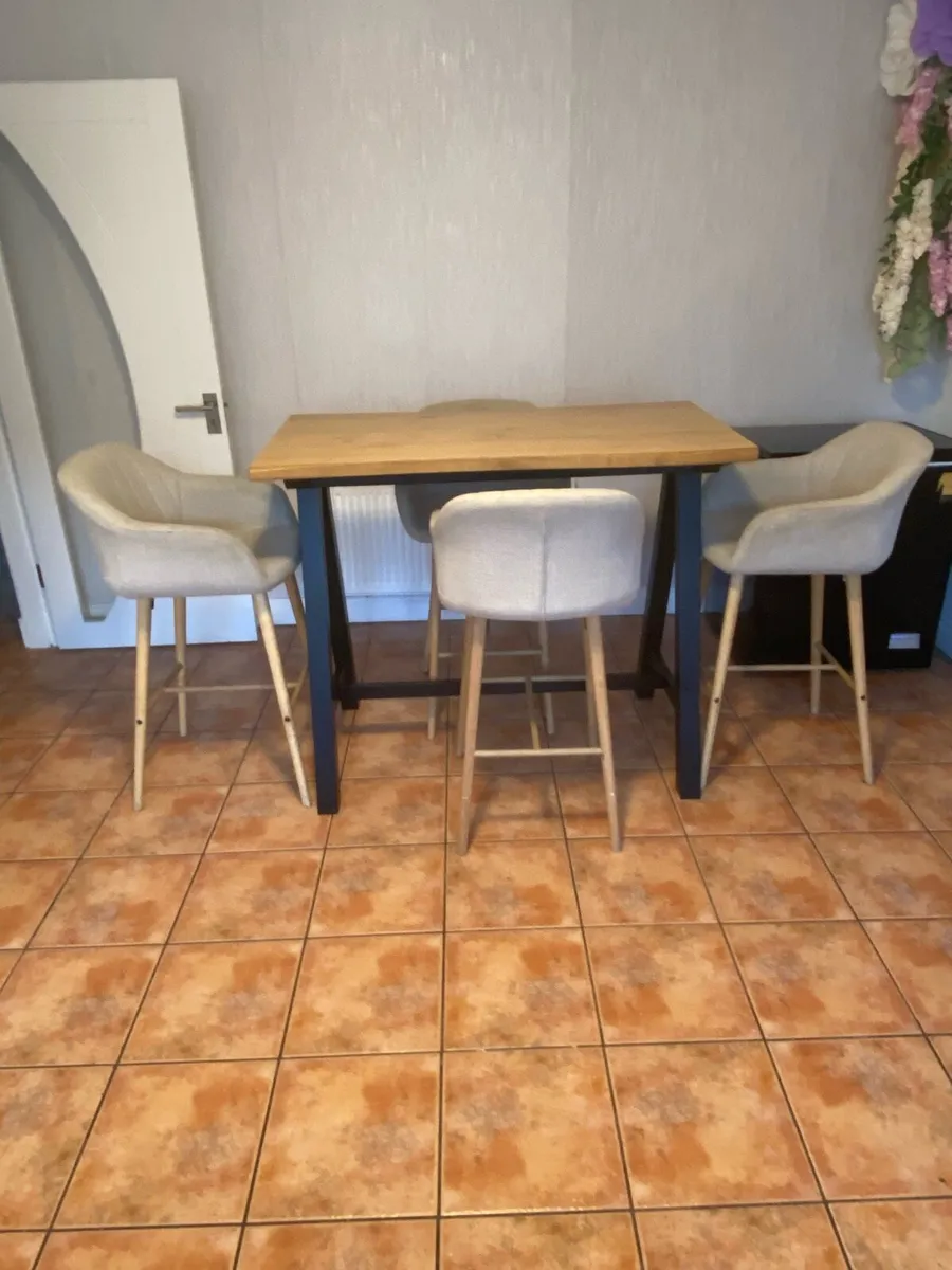 4 Piece Table and Chairs - Image 3