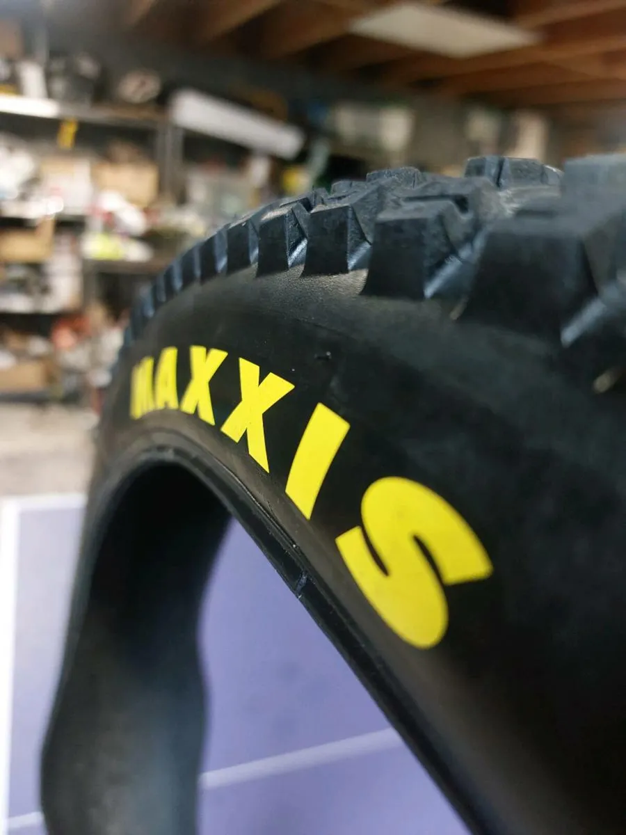 Mountain bike tyre - Image 2