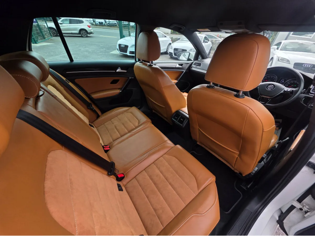 Volkswagen Golf 1.4 HIGHLINE SPECIAL TAN SEATS MIL - Image 4