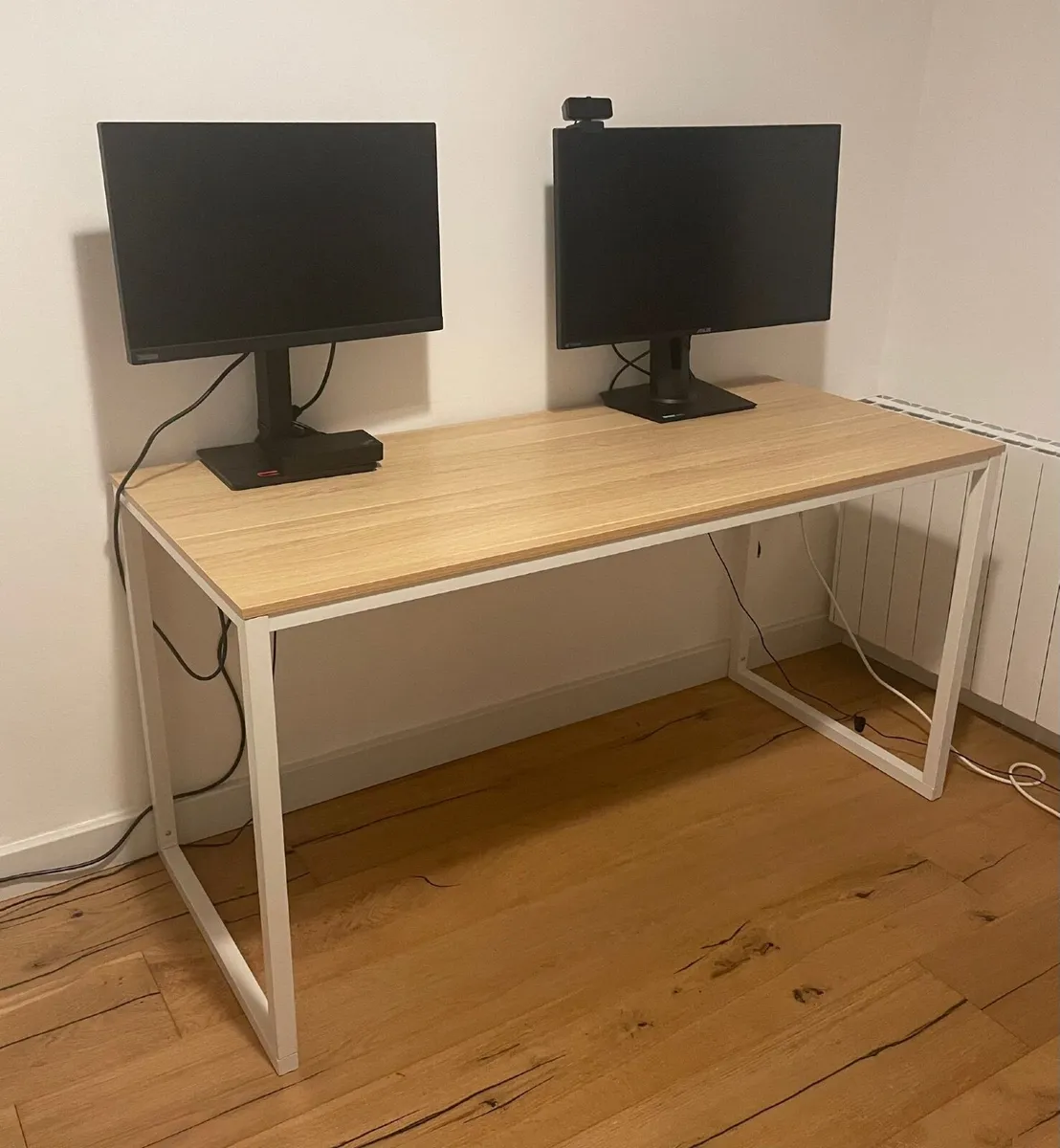 Desk 140x61cm - Image 1