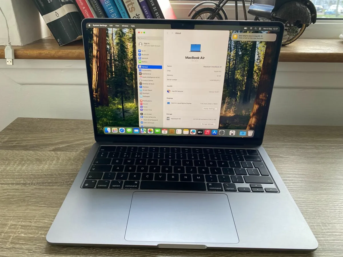 Apple MacBook Air 13inch (2022) M2 | 256GB | 8GB - Image 1