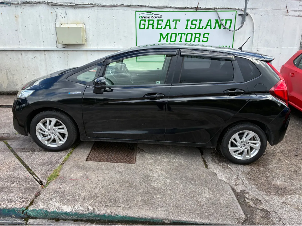Honda Fit DAA-GP5 1.5 petrol hybrid automatic - Image 3