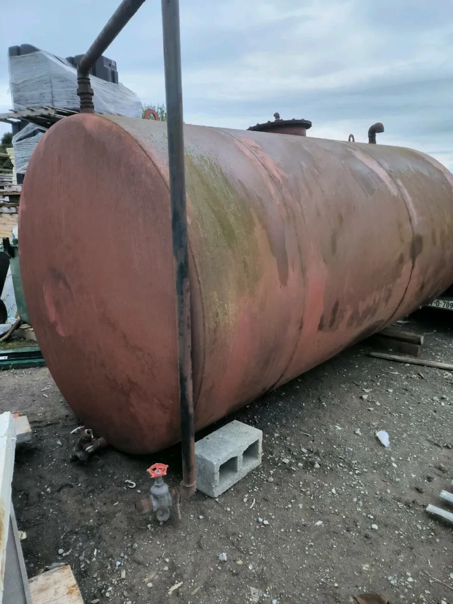 Fuel tank - Image 1