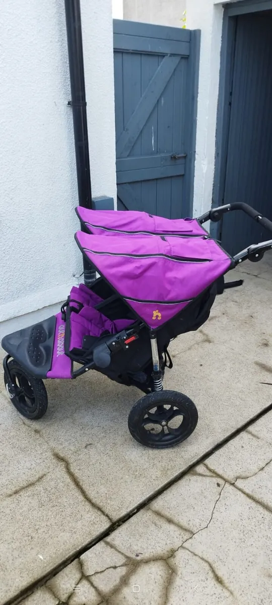 Double nipper out and about buggy - Image 4