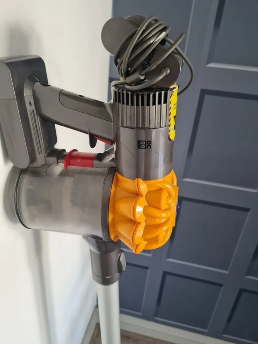 Dyson Dc59 hoover - Image 2