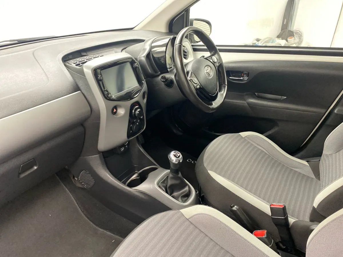 Toyota AYGO 1.0 Vvt-i X-play Smartphone - Image 3