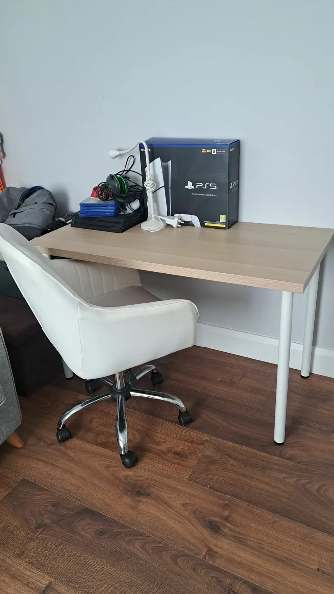 Study desk & chair - Image 1