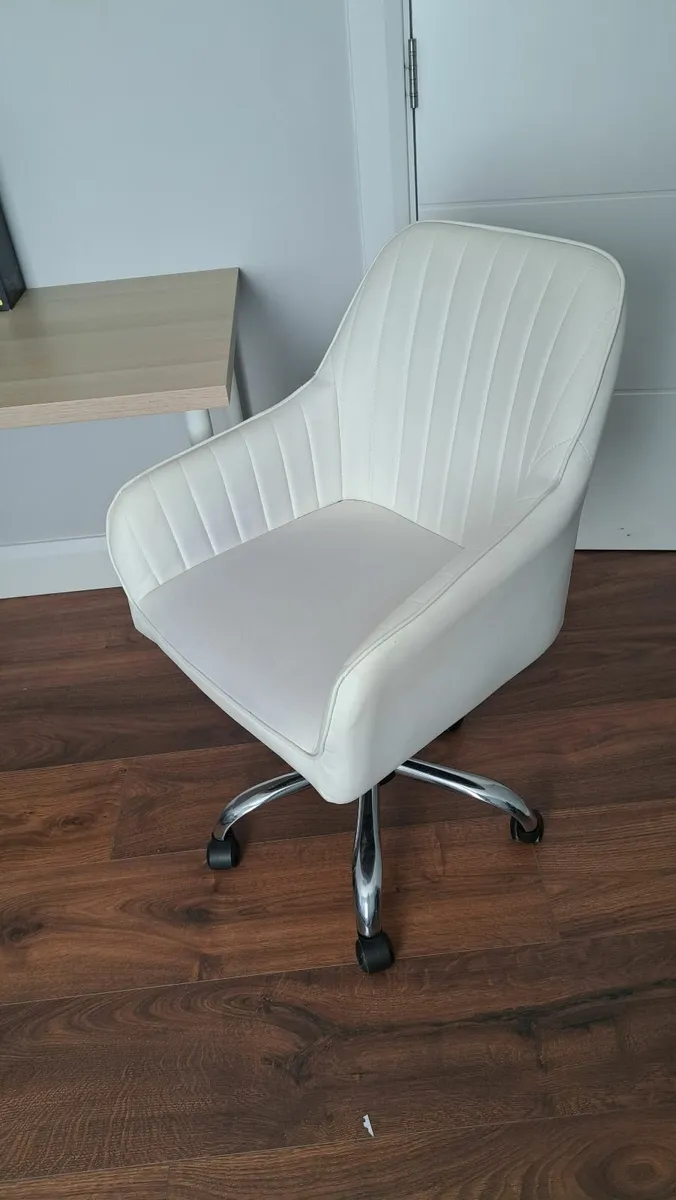 Study desk & chair - Image 2