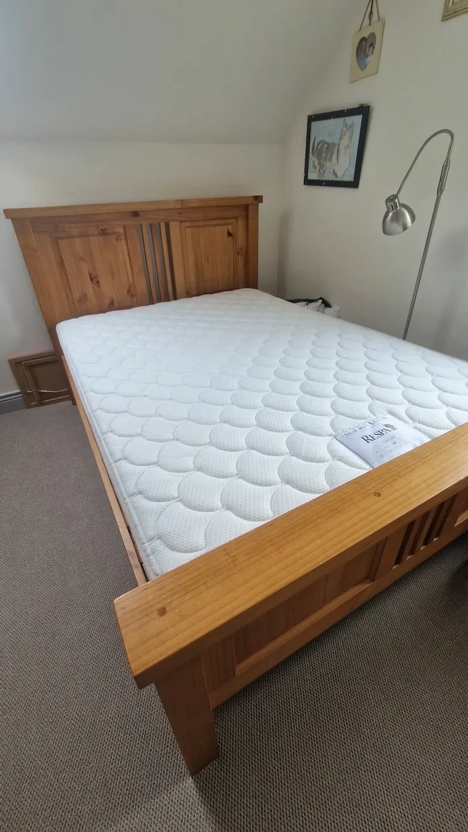 Bed and mattress - Image 2