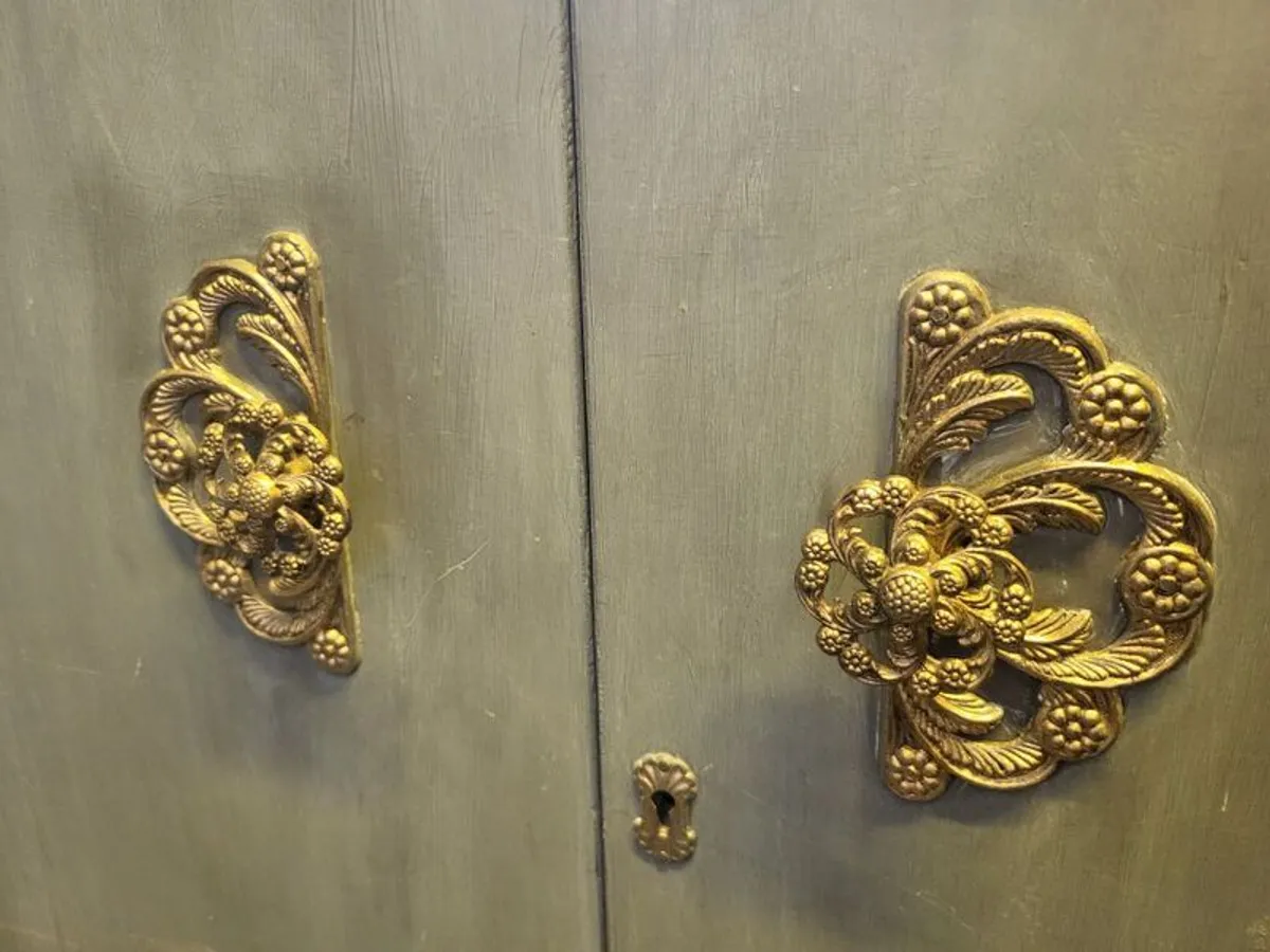 Sideboard - Image 3