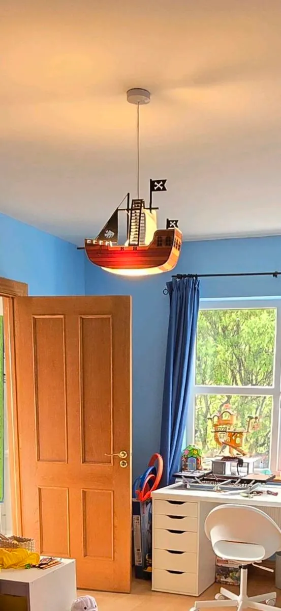 Kids Pirate ship ceiling light - Image 1