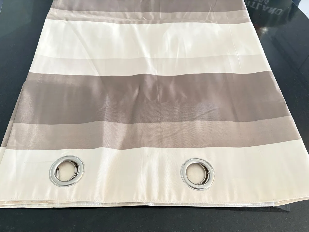 Curtains - Image 4