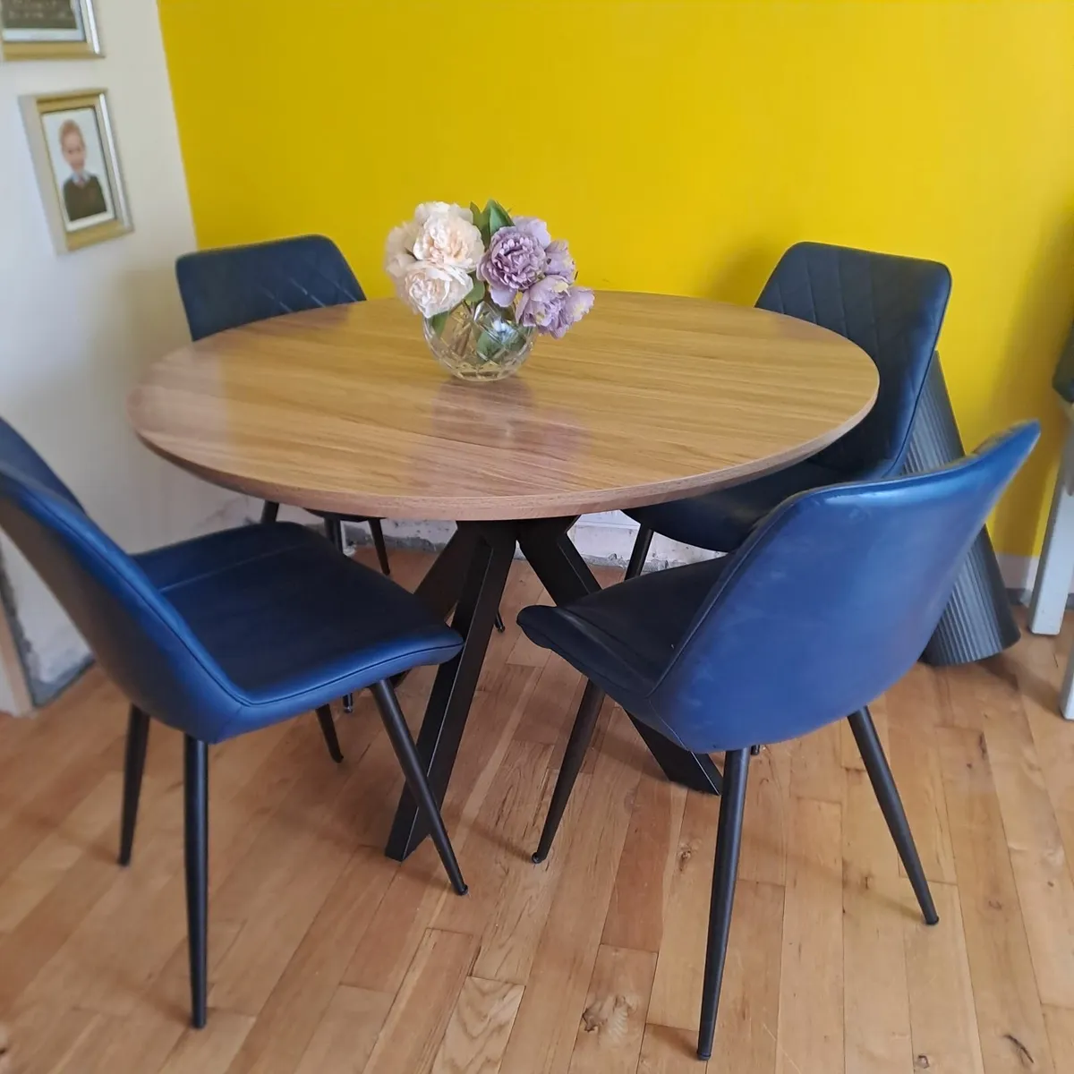 Dining table - Image 2