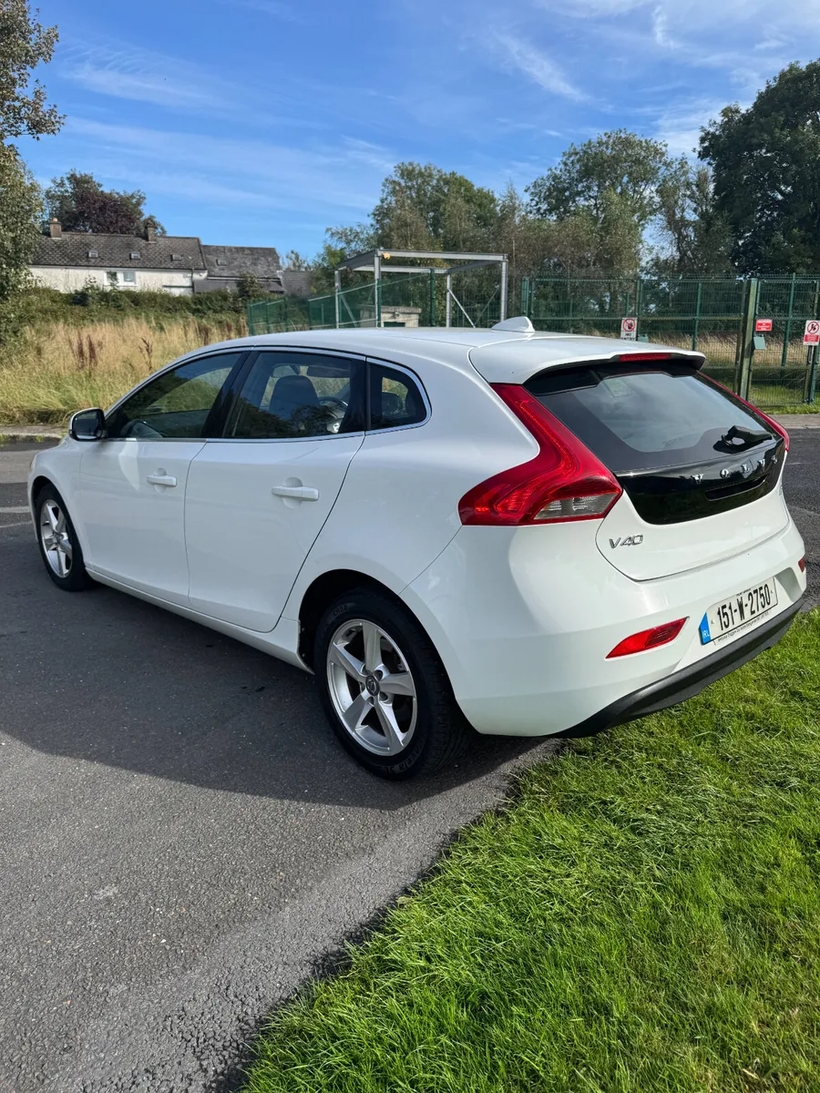 151 Volvo V40 D2 AUTO.. Low KMs.. Fresh NCT - Image 4