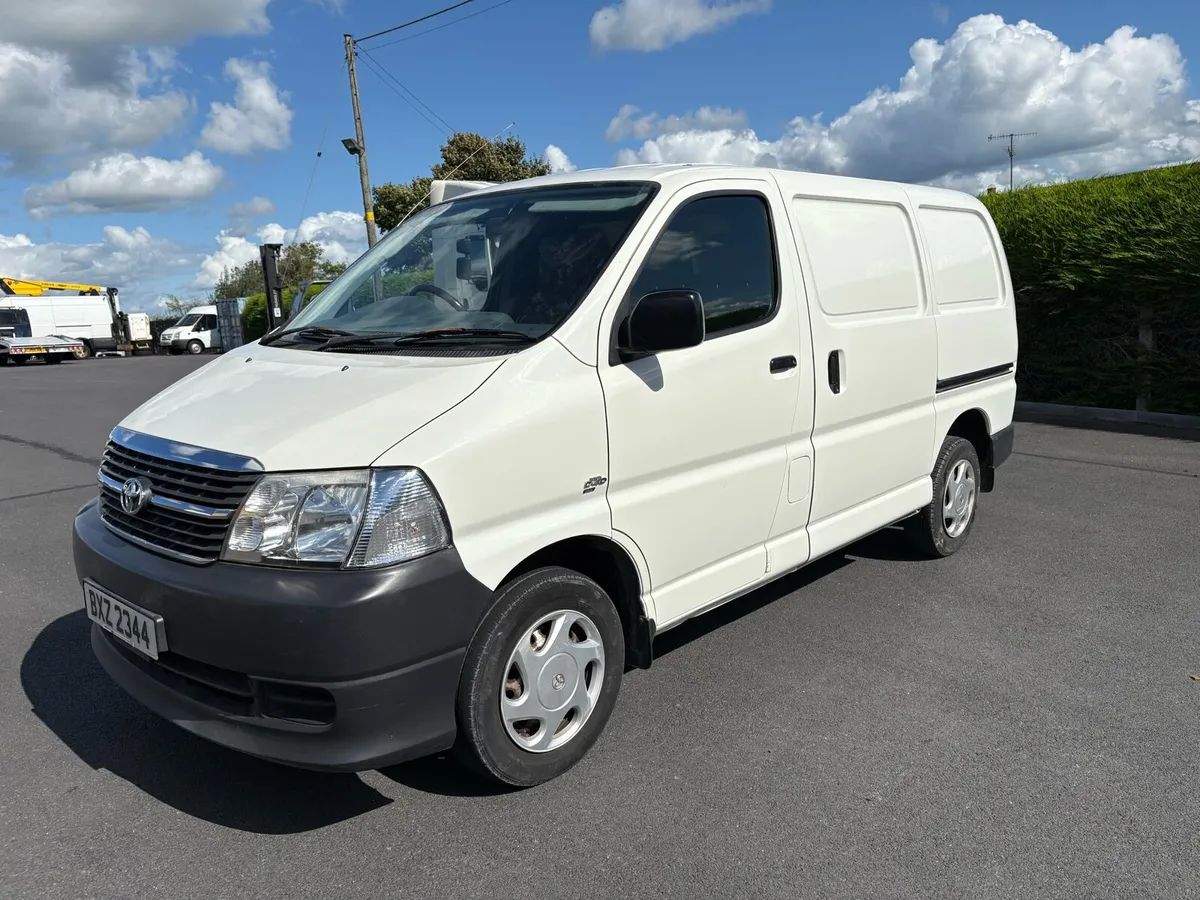 2011 Toyota Hiace.  SWB.  D4d - Image 4