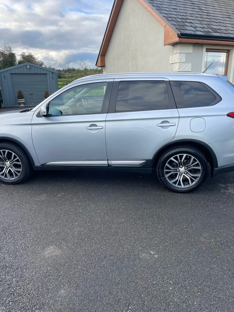 Car - Image 3