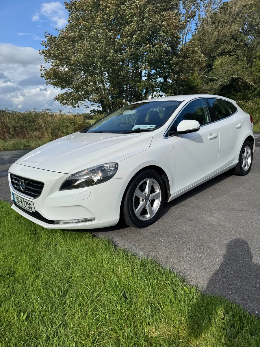 151 Volvo V40 D2 AUTO.. Low KMs.. Fresh NCT - Image 1