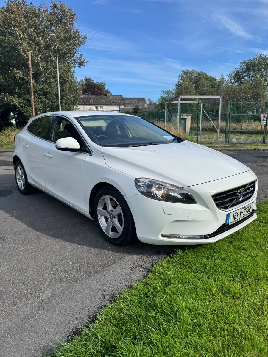 151 Volvo V40 D2 AUTO.. Low KMs.. Fresh NCT - Image 2