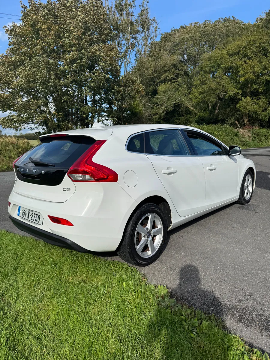 151 Volvo V40 D2 AUTO.. Low KMs.. Fresh NCT - Image 3