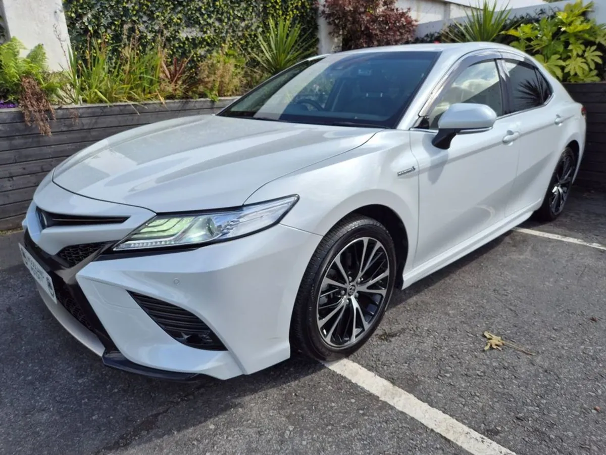 Toyota Camry 2.5 Hybrid / SOL World Sport Edition - Image 2